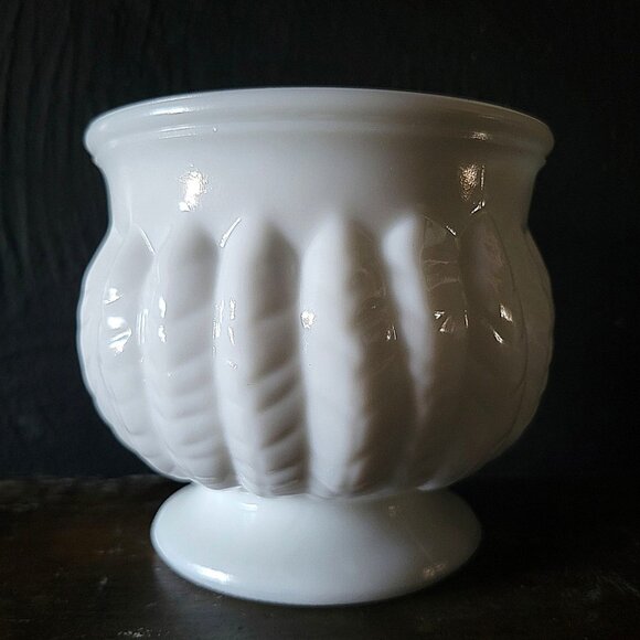 Vintage Milk Glass Footed Bowl Vase Randall Wheat & Feather Motif Cachepot - Picture 1 of 4